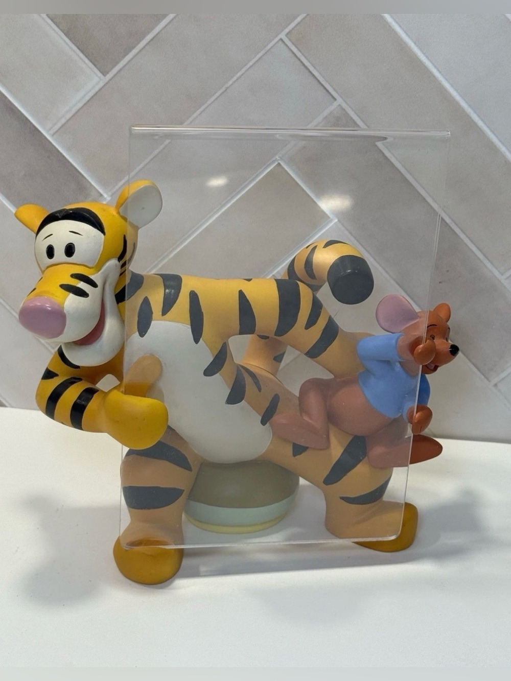 Vintage Retired Walt Disney's Tigger & Roo 3D
Peekaboo Picture Frame 4'x6* EUC